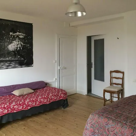 Retro Arty House *